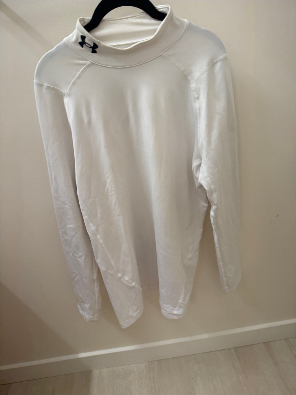 Under Armour Men’s White Turtleneck Performance Long Sleeve Cold Gear
